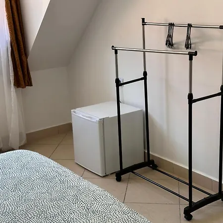 Golebia-economic Couette-café